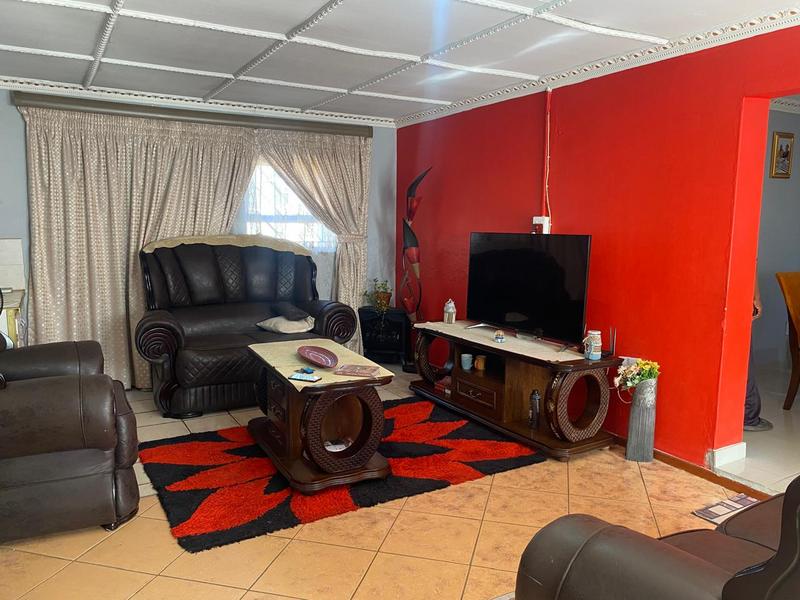 To Let 4 Bedroom Property for Rent in Komani Park Eastern Cape